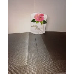 Geburtstagskarte für eine Frau in cremeweiss mit rosafarbener Blume