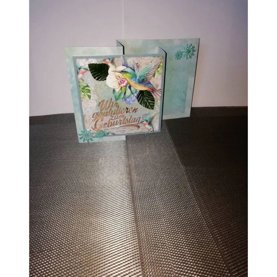 Geburtstagskarte für eine Frau mit einem Kolibri