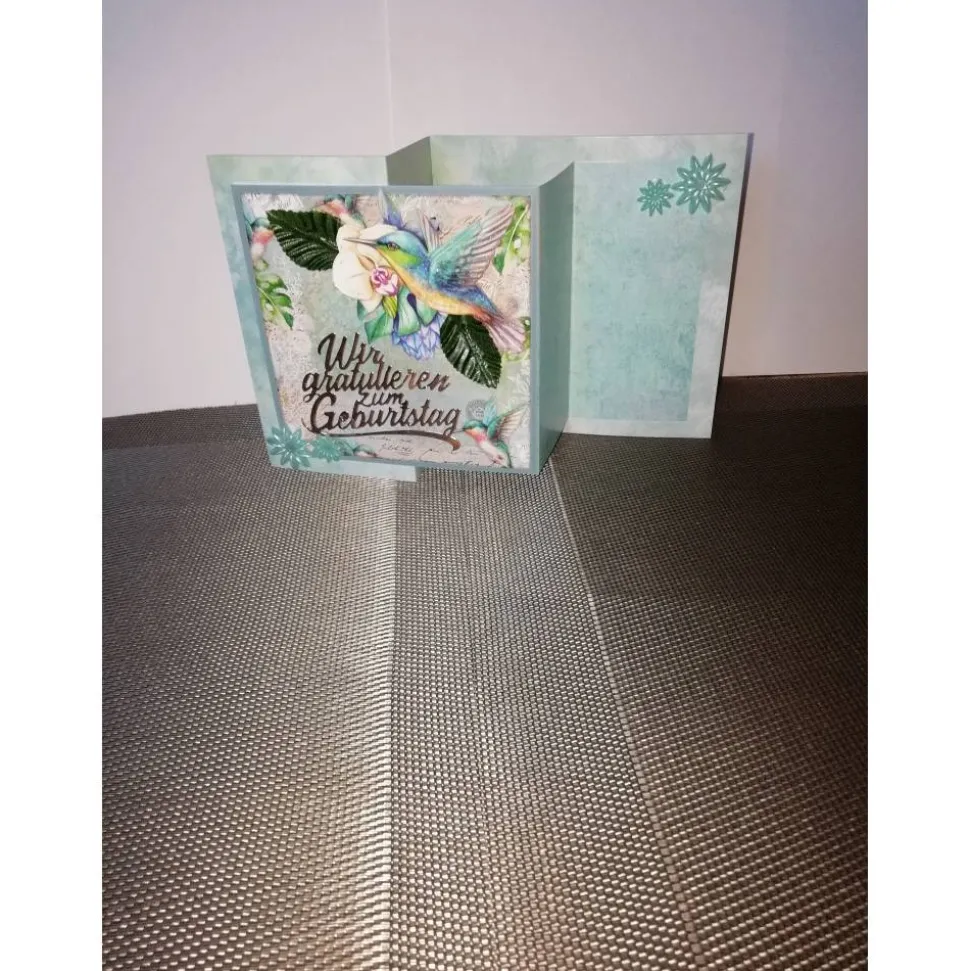 Geburtstagskarte für eine Frau mit einem Kolibri