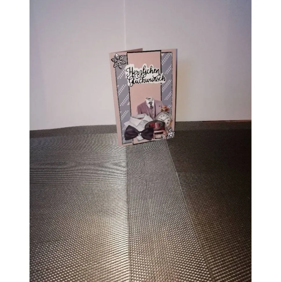 Geburtstagskarte für einen Mann mit Bekleidung