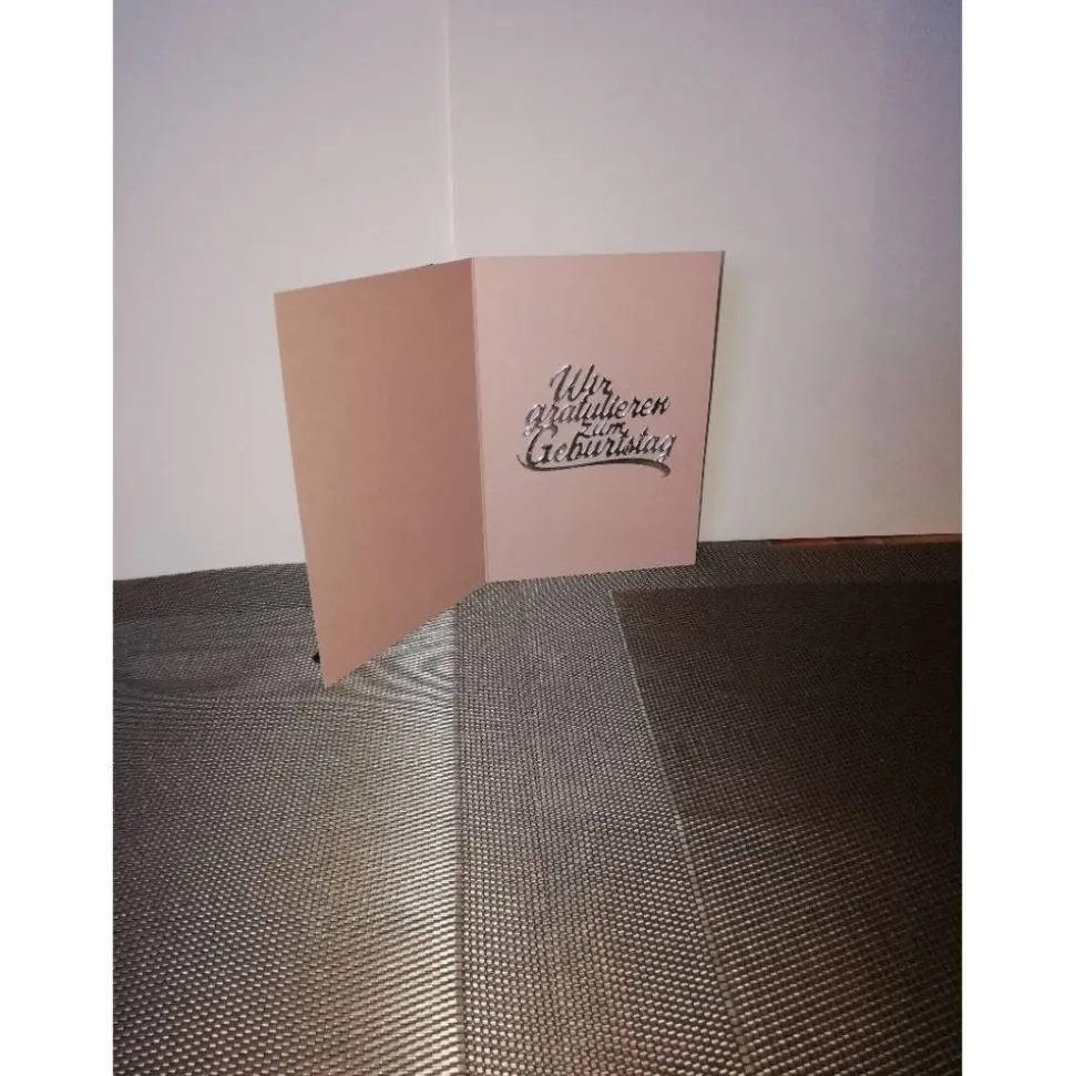 Geburtstagskarte für einen Mann mit Bekleidung