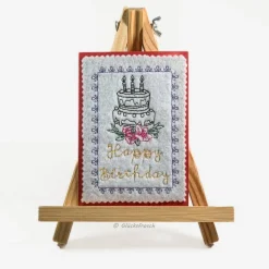 Geburtstagskarte mit gestickter Torte & Blumen auf Filz – Handgemacht & einzigartig