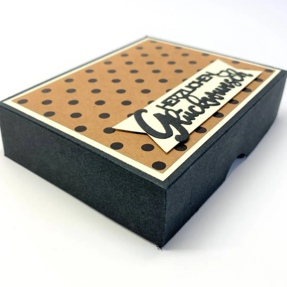 Geburtstagskuchen Bausatz – Handgemachte Geschenkverpackung 12x10x3 cm aus Tonkarton