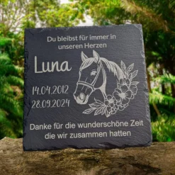 Gedenken, Grabschmuck  Pferd