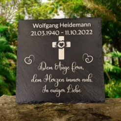 Gedenktafel/ Grabschmuck aus Schiefer, Kreuz, Personalisiert