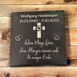 Gedenktafel/ Grabschmuck aus Schiefer, Kreuz, Personalisiert