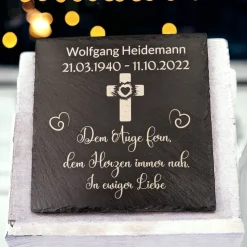 Gedenktafel/ Grabschmuck aus Schiefer, Kreuz, Personalisiert