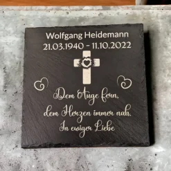Gedenktafel/ Grabschmuck aus Schiefer, Kreuz, Personalisiert