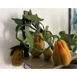 Gefilzte Kürbisranke – handgemachte Herbstdeko mit Blättern & Kürbissen, ca. 120 cm lang