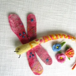 gefilzte Libelle FIlzblumen Dekoration Schultüte