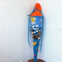 gefilzte Schultüte mit Piratenschiff und Seeräuber
