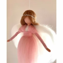 gefilzter zartrosa Engel