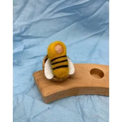 gefilztes Bienenbaby, Baby in der Nussschale, Jahreszeitentisch, Filzfee, Blumenkinder