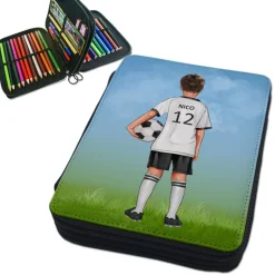 gefüllte Federmappe mit Name und Rückennummer auf Fußballer personalisiert