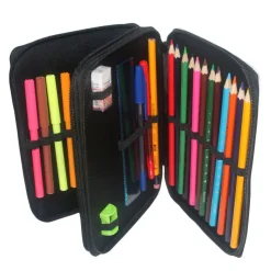 gefüllte Federmappe mit Name und Rückennummer auf Fußballer personalisiert