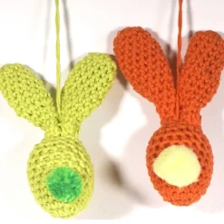 Gehäkelte Osterhasen zum Aufhängen 2er Set – Handgemachte Osterdeko aus Baumwolle