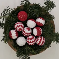 gehäkelte Weihnachtsbaunkugeln