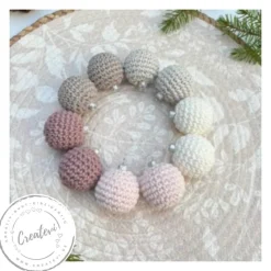 Gehäkelte Weihnachtskugeln - Handgemachte Christbaumkugeln Farbkollektion „Soft Winter“ – grau, beige, rosa