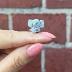 Gehäkelter Baby-Elefant (microcrochet)
