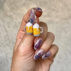 Gehäkelter Mini Bierkrug/Brezel (microcrochet)