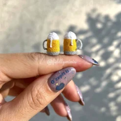 Gehäkelter Mini Bierkrug/Brezel (microcrochet)