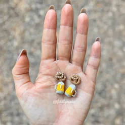Gehäkelter Mini Bierkrug/Brezel (microcrochet)