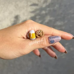 Gehäkelter Mini Bierkrug/Brezel (microcrochet)