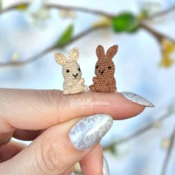 Gehäkelter Mini Osterhase mit Hut (microcrochet)