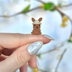 Gehäkelter Mini Osterhase mit Hut (microcrochet)
