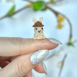 Gehäkelter Mini Osterhase mit Hut (microcrochet)