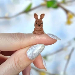 Gehäkelter Mini Osterhase mit Hut (microcrochet)