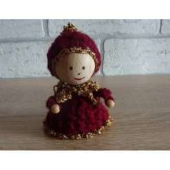 gehäkelter Wichtel - rot-gold (9 cm x 6 cm)