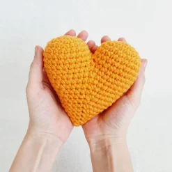 Gehäkeltes dekoratives Herz, Geschenke zum Muttertag