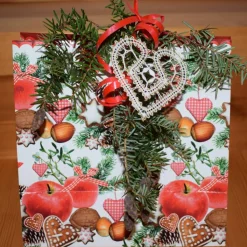 Geklöppelter Christbaumschmuck Herz 1 aus Spitze – Weiß-Gold, 6x6 cm