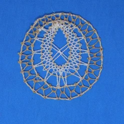 geklöppelter Christbaumschmuck Kugel 1 weiß-gold