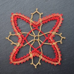 Geklöppelter Christbaumschmuck Ornament 2 – Rot-Gold, 7,5 cm Ø, Handarbeit