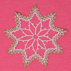 geklöppelter Stern aus Baumwollgarn und Goldfaden, 8cm, rot-gold