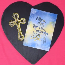 geklöppeltes Kreuz mit Karte