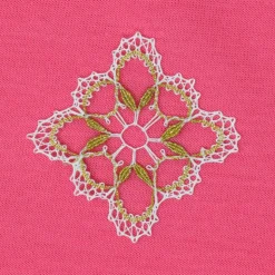 Geklöppeltes Ornament 6,5cm weiß-gold aus Leinengarn und Goldfaden mit Drahtstabilisierung