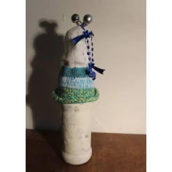 Geldgeschenk Dekofigur STERNENWICHTEL Weihnachtswichtel witzige Upcyclingfigur aus Weinflasche, gestrickte Accessoires