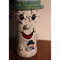 Geldgeschenk Dekofigur STERNENWICHTEL Weihnachtswichtel witzige Upcyclingfigur aus Weinflasche, gestrickte Accessoires