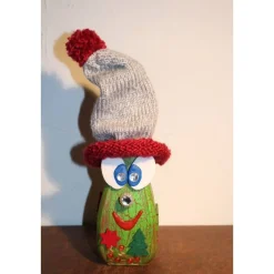 Geldgeschenk Dekofigur WICHTEL Weihnachtswichtel witzige Upcyclingfigur aus Weinflasche, gestrickte Accessoires