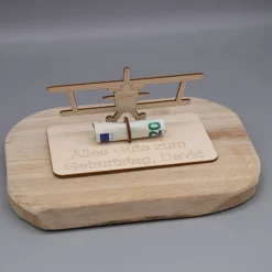 Geldgeschenk Doppeldecker Flugzeug - aus Holz personalisiert