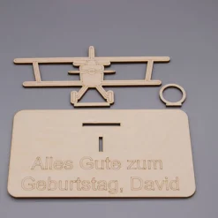 Geldgeschenk Doppeldecker Flugzeug - aus Holz personalisiert