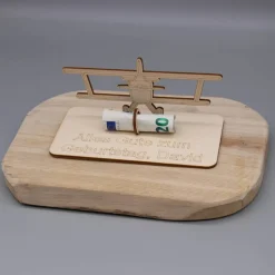 Geldgeschenk Doppeldecker Flugzeug - aus Holz personalisiert