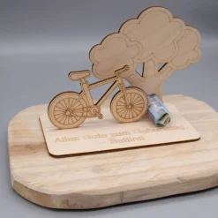 Geldgeschenk Fahrrad mit Baum - aus Holz personalisiert