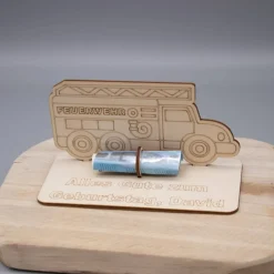 Geldgeschenk Feuerwehrauto - aus Holz personalisiert