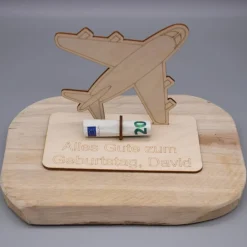 Geldgeschenk Flugzeug - aus Holz personalisiert
