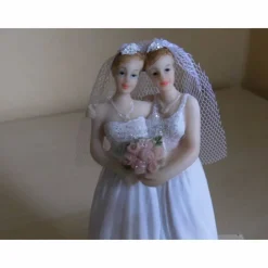 Geldgeschenk Frauenhochzeit – Kreative Geschenkidee für lesbische Hochzeit, liebevoll dekorierte Holzschachtel