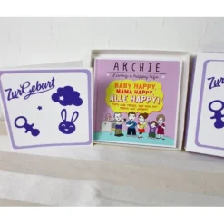 Geldgeschenk Geburt, mit lustigem Buch, weiß lila, Geschenk zur Geburt